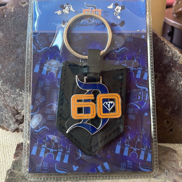 Disneyland 60th Birthday keyring - Picture 2 of 2